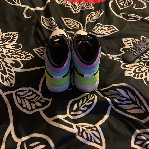 Jordan 1 mid “volt” - Picture 4 of 5